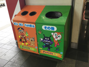 高松駅のアンパンマンのゴミ箱
