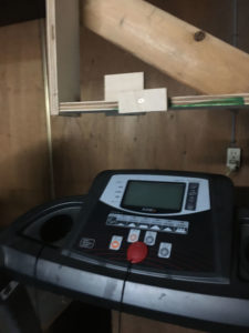 トレッドミルとスマホ置き場